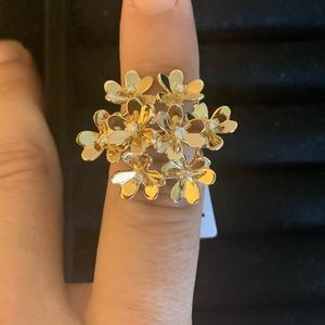 18K Gold Diamond Flower Ring